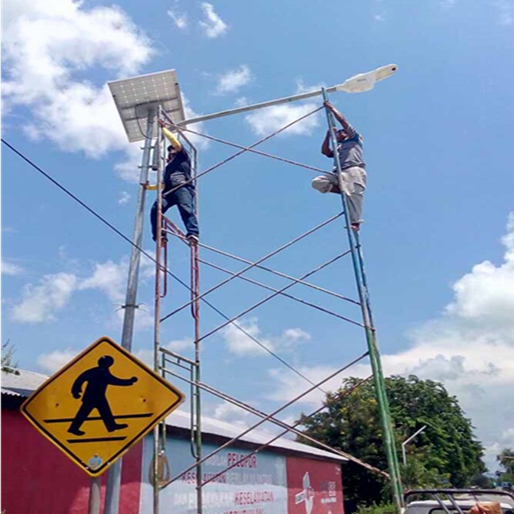 A energia solar comercial conduziu a luz de rua com pólo e preço de atacado da bateria